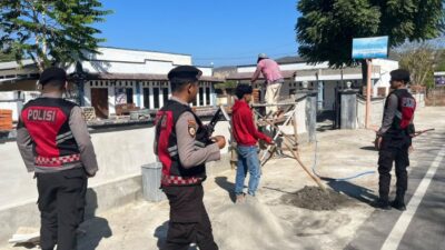 Patroli Dialogis di Jalur Pantai Balat, Polisi Ingatkan Pekerja Bangunan Utamakan Keselamatan