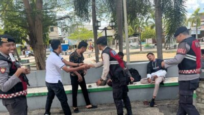 Patroli Dialogis di Taman Tiangnam, Polisi Ajak Warga Jaga Keamanan dan Kenyamanan Bersama