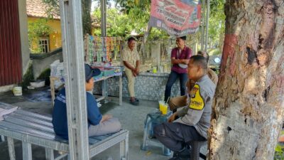Bhabinkamtibmas Desa Banjarsari Sambangi Warga Dusun Dasan Sawe, Serap Informasi Kamtibmas Jelang Pilkades Serentak 2027