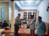 Pererat Silaturahmi dengan Warga, Bhabinkamtibmas Desa Teros Sambangi TPQ dan Berikan Al – Qur’an