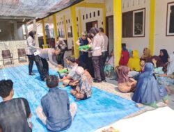 Sambut HUT Lalu Lintas ke-71, Bhabinkamtibmas Dampingi Penyaluran Sembako bagi Lansia dan Disabil
