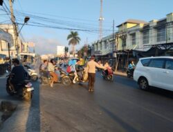 Bhabinkamtibmas Desa Pandan Duri Laksanakan Rawan Pagi, Antisipasi Kemacetan dan Kecelakaan Lalu Lintas