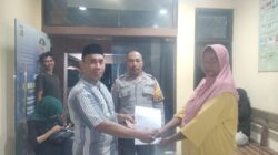 Problem Solving, Bhabinkamtibmas Polsek Rasanae Barat Selesaikan Perselisihan Warga Secara Kekeluargaan
