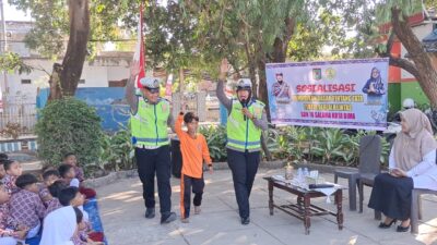 Police Goes To School, Sat Lantas Polres Bima Kota Edukasi Pelajar SDN 16 tentang Keselamatan Berlalu Lintas