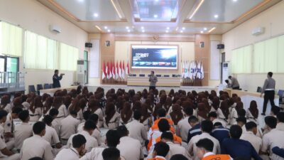 Gandeng Polresta Tuban, SMKN 2 Tuban Gelar Edukasi Pemanfaatan AI yang Aman Bagi Pelajar