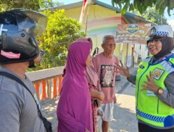 Satlantas Polres Bima Kota Edukasi Warga tentang Helm SNI dan Kelengkapan Kendaraan