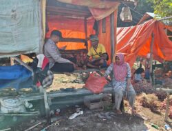 Bhabinkamtibmas Polsek Kempo Dorong Petani Sisihkan Hasil Panen Bawang Merah untuk Bibit Musim Tanam Berikutnya
