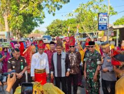 Lestarikan Adat Tana Samawa dan Dorong UMKM, Kapolsek Moyo Hulu Kawal Puncak Harla Desa Pernek ke-67