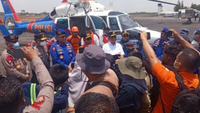 5. Angin 35 Knot Tak Halangi Helikopter Polri Evakuasi Jenazah Korban KM Virgo