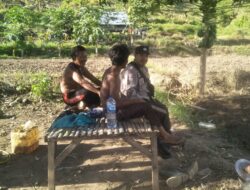 Bhabinkamtibmas Kwangko Dampingi Petani Persiapkan Musim Tanam Jagung