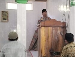 Kapolsek Rhee Jadi Khatib Jumat Keliling di Desa Sampe, Kenalkan Diri Sekaligus Ajak Warga Jaga Kamtibmas Jelang Pilkades