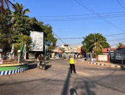 Sat Lantas Polres Dompu Gelar Strong Point Pagi, Pastikan Arus Lalu Lintas Lancar dan Aman