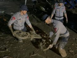 SAAT GALODO MENERJANG SOLOK, POLRI HADIR MELAYANI: SAR DIKERAHKAN, MAPOLRES JADI TEMPAT PENGUNGSIAN