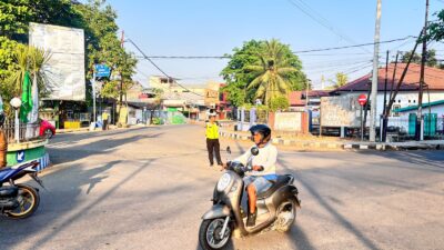Sat Lantas Polres Dompu Gelar Strong Point Pagi, Wujudkan Kelancaran dan Keselamatan Lalu Lintas