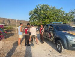 Polsek Kawasan Mandalika Gelar Patroli Sore di Pantai Serenting