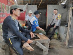 Sambangi Warga Bagik Papan, Bhabinkamtibmas Ajak Masyarakat Aktif Jaga Kamtibmas dan Tingkatkan Ronda Malam