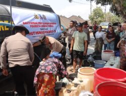 HUT Humas ke-75, Polresta Loteng Salurkan Air Bersih untuk Warga di Pratim.