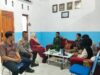Bhabinkamtibmas Desa Tembeng Putik Sambangi MBG Yayasan Az Zuhri, Ajak Karyawan Jaga Kamtibmas