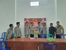 Bhabinkamtibmas Lenek Duren Pantau Pendaftaran Bakal Calon Kepala Desa, Imbau Masyarakat Jaga Kondusivitas