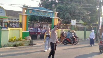 Cegah Kemacetan dan Jaga Keselamatan Pelajar, Bhabinkamtibmas Tanak Gadang Gelar Strong Point Pagi