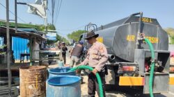 Respon Cepat Krisis Air Bersih, Sat Samapta Polres Sumbawa Bersama BPBD Salurkan Bantuan di Moyo Hulu dan Moyo Utara