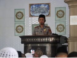 Kapolres Lombok Timur Gelar Jumat Keliling di Masjid Nurul Sa’adah, Ajak Masyarakat Waspada Hoaks