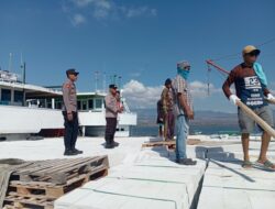 Patroli Rutin, Polsek Kawasan Pelabuhan Laut Bima Sampaikan Imbauan Kamtibmas kepada Pekerja dan ABK