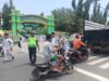 Unit Lantas Polsek Rasanae Barat Laksanakan Rawan Siang, Bantu Pelajar Menyebrang Jalan