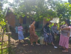 Bhabinkamtibmas Kampasi Meci Ajak Warga Manfaatkan Lahan Pekarangan dan Cegah Pembakaran Hutan