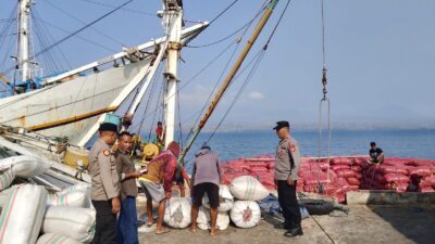 Cegah Gangguan Kamtibmas dan Antisipasi 3C, Polsek Kawasan Pelabuhan Laut Bima Gelar Patroli Rutin