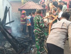 Kebakaran Hanguskan Tiga Rumah di Bakajaya, Polsek Woja Bersama Damkar dan Brimob Lakukan Pemadaman