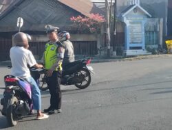 Sat Lantas Polres Dompu Gelar Strong Point Pagi, Wujudkan Kamseltibcarlantas yang Aman dan Lancar