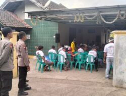 Bhabinkamtibmas Amankan Kampanye Pilkades Desa Sermong, Ajak Masyarakat Jaga Kondusivitas dan Kedamaian