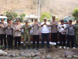 Wujudkan Kepedulian Lingkungan, Kapolres Sumbawa Barat Pimpin Aksi Green Policing di Pantai Balad