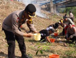 Sukseskan Program Kapolri, Wakapolres Sumbawa Barat Pimpin Aksi Green Policing di Sungai Menala