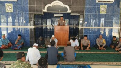 Implementasikan Program “Polisi Bersama Masyarakat”, Kapolsek Lape Gelar Jum’at Keliling di Masjid At-Thin Desa Dete